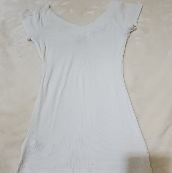 BEBE DOUBLE V-NECK TEE - Picture 5 of 5